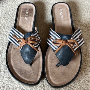 Navy blue and white striped flip flops sandals with bows women’s size 8.5